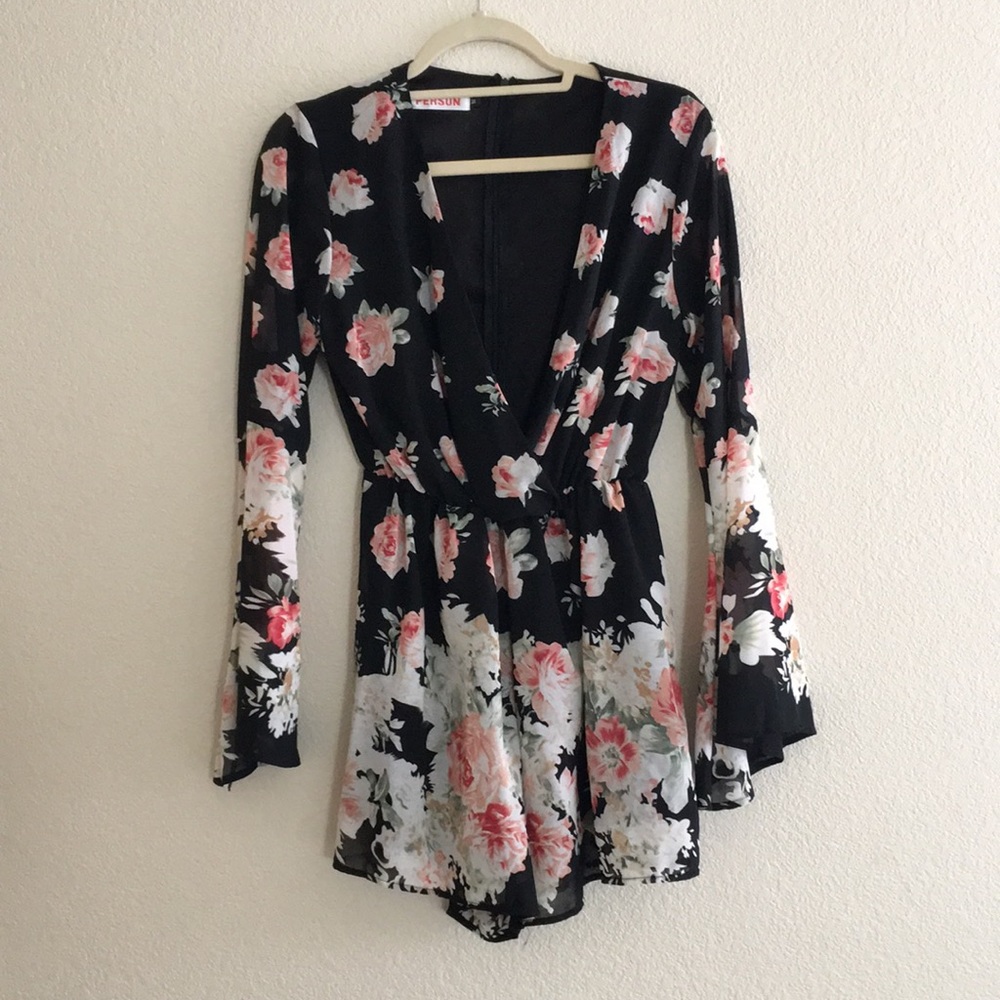 🌻3/$25 Persun Romper with bell sleeves